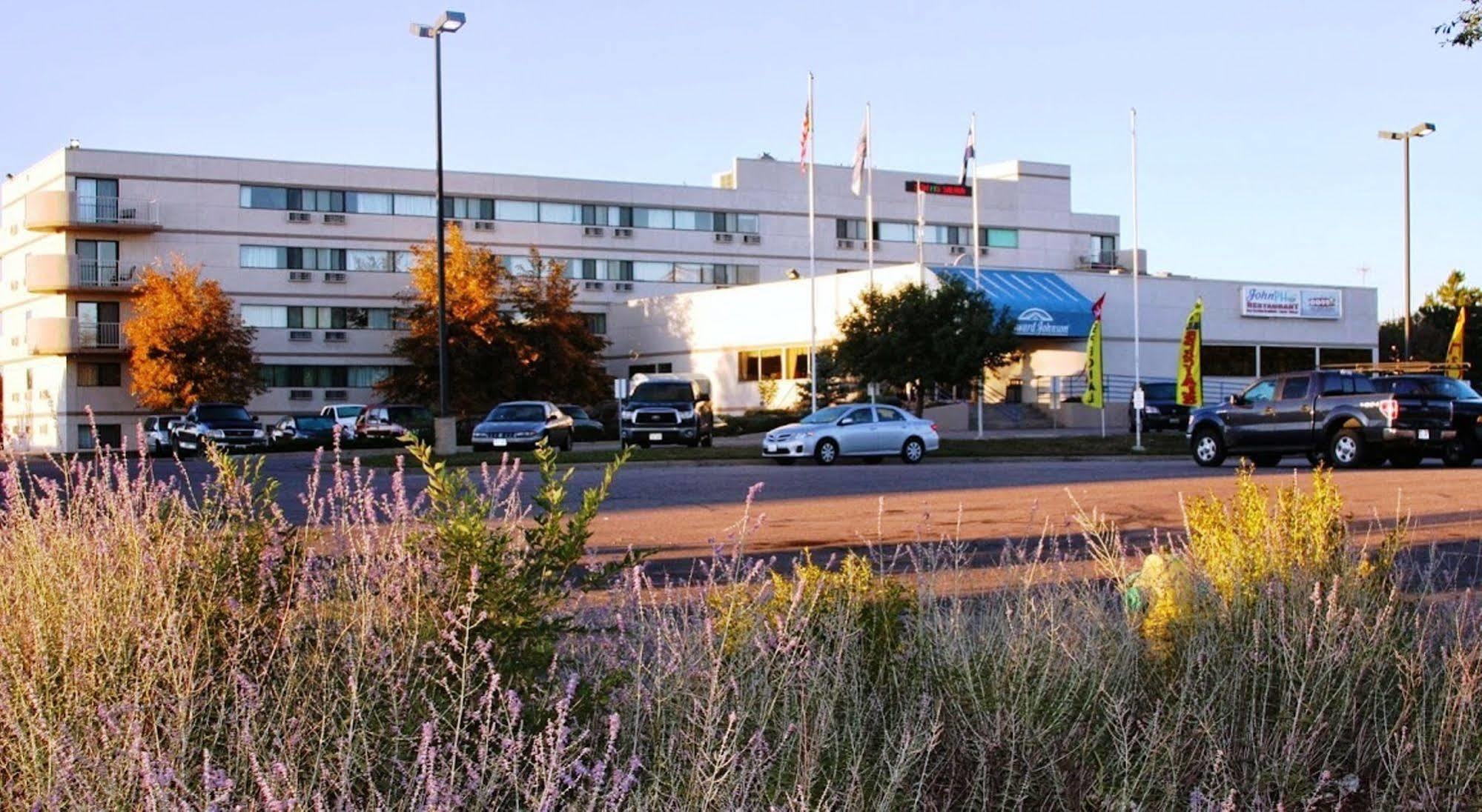 Howard Johnson By Wyndham Denver West Уийт Ридж Екстериор снимка