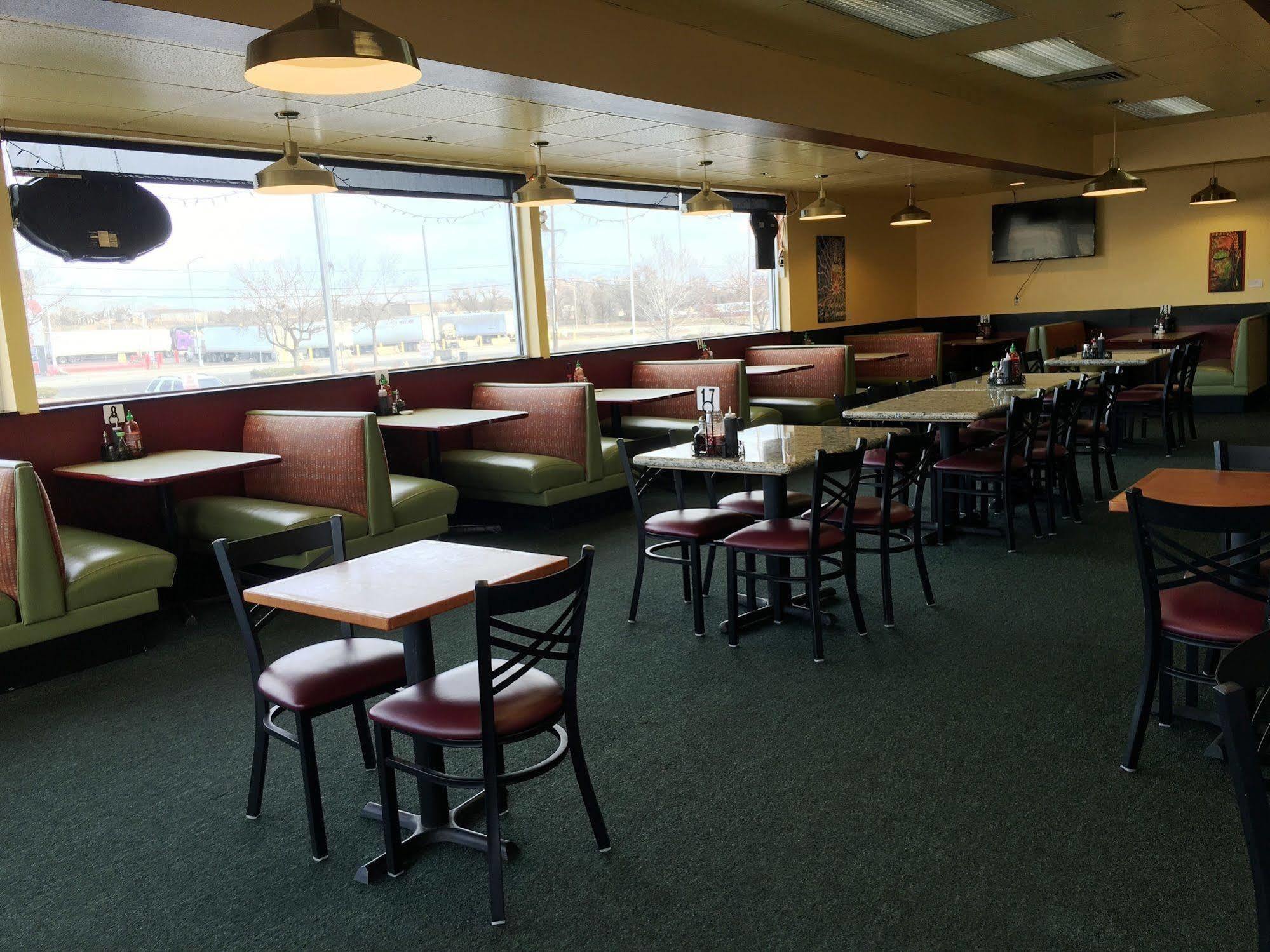 Howard Johnson By Wyndham Denver West Уийт Ридж Екстериор снимка