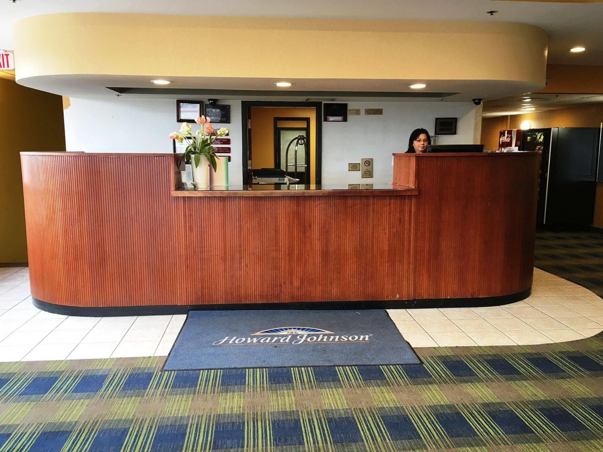 Howard Johnson By Wyndham Denver West Уийт Ридж Екстериор снимка