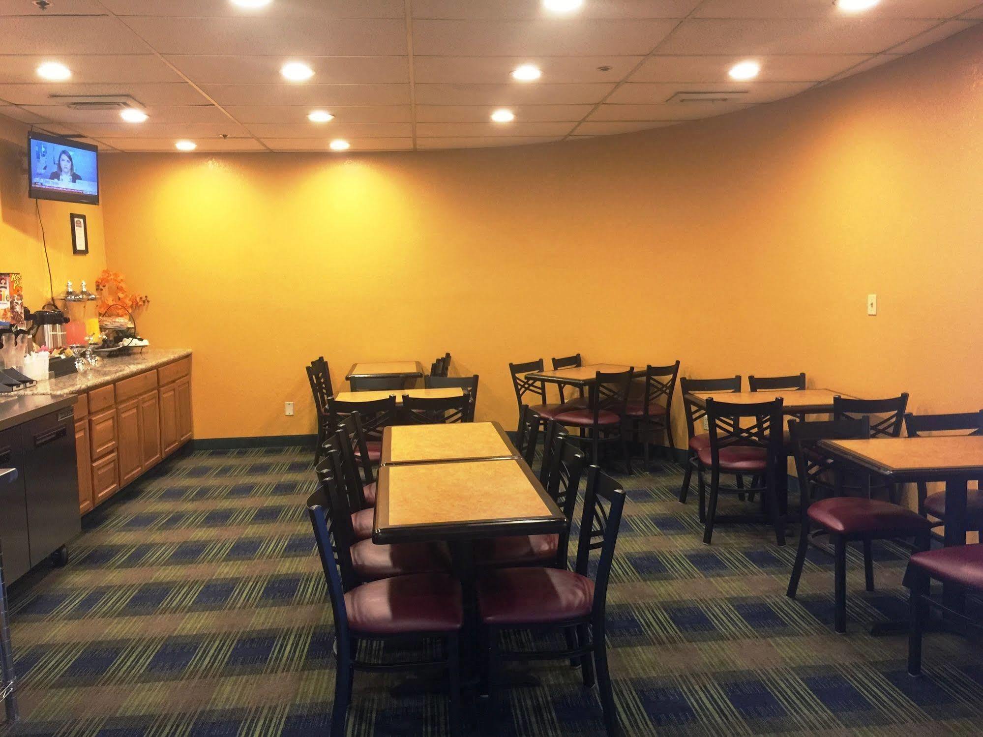 Howard Johnson By Wyndham Denver West Уийт Ридж Екстериор снимка