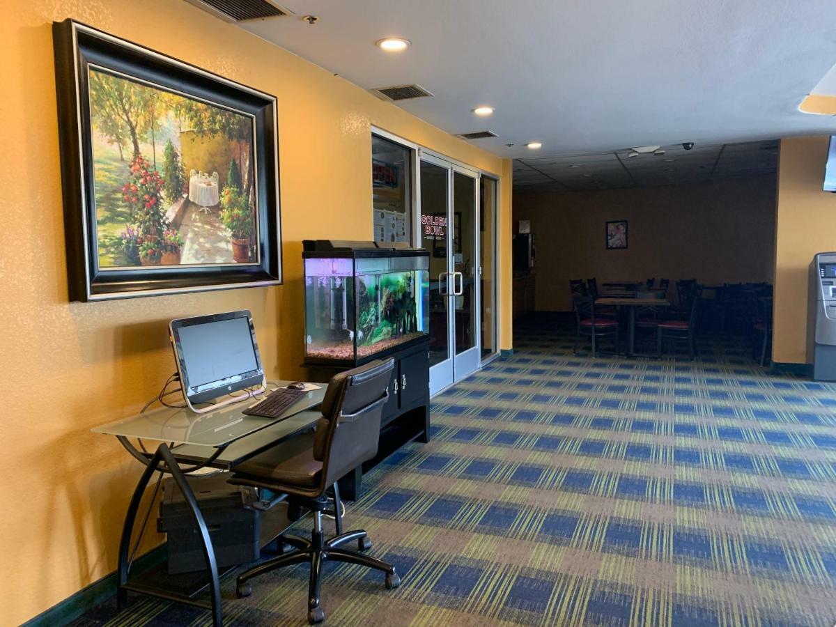Howard Johnson By Wyndham Denver West Уийт Ридж Екстериор снимка