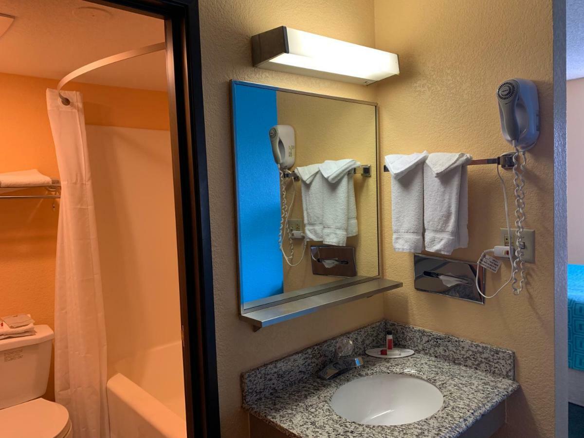 Howard Johnson By Wyndham Denver West Уийт Ридж Екстериор снимка