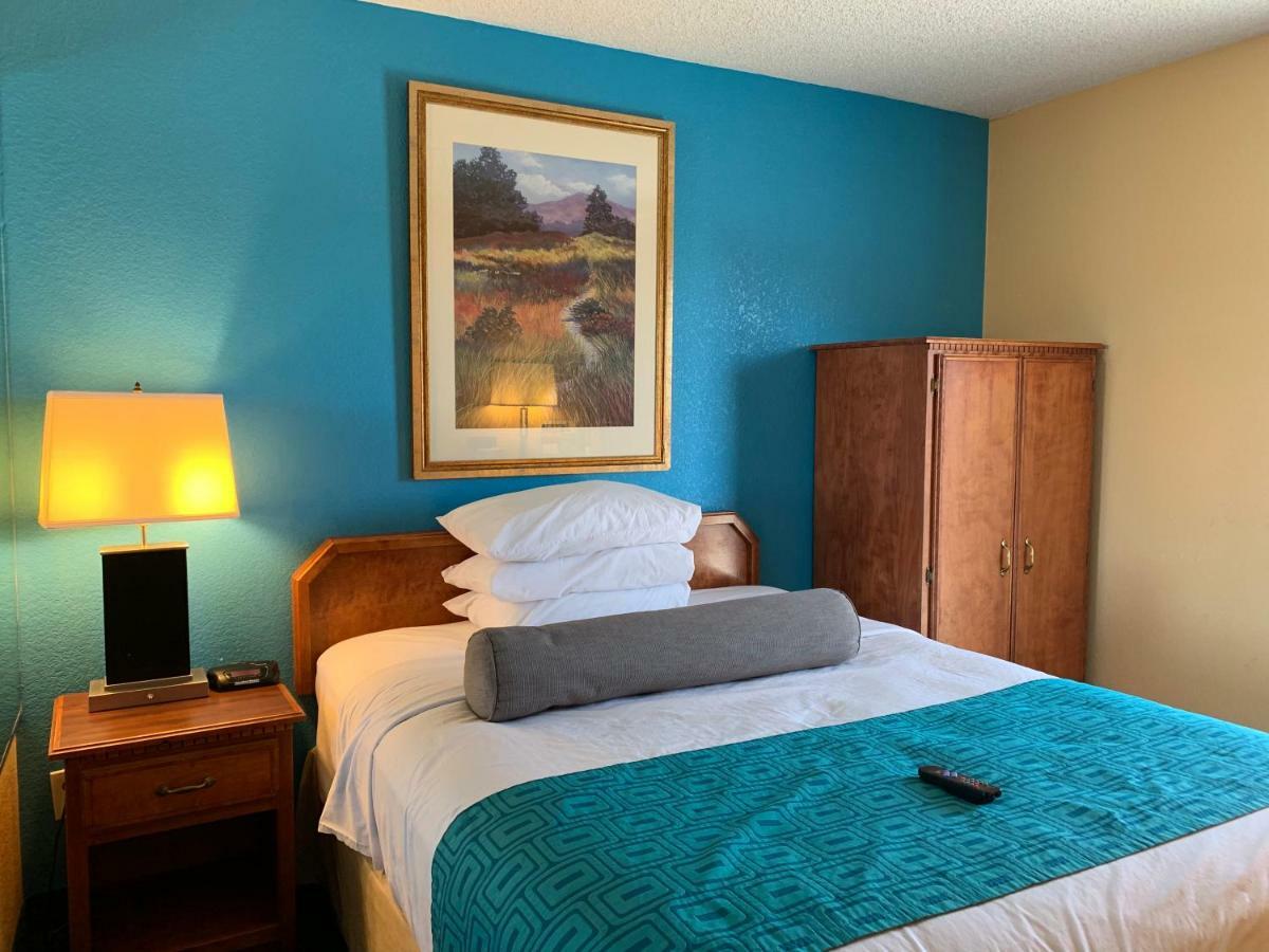 Howard Johnson By Wyndham Denver West Уийт Ридж Екстериор снимка