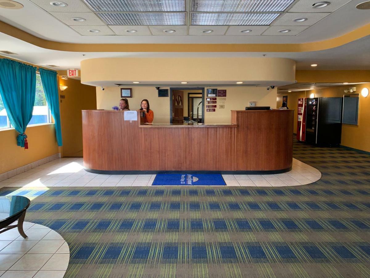 Howard Johnson By Wyndham Denver West Уийт Ридж Екстериор снимка